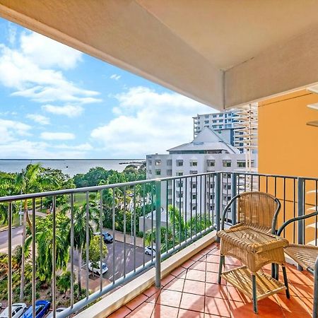 Esplanade Poolside Living With Lush Balcony Vistas Lejlighed Darwin Eksteriør billede