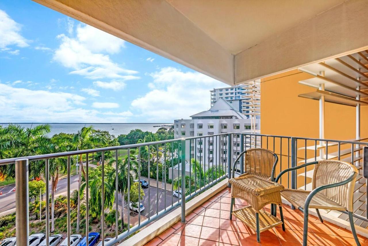 Esplanade Poolside Living With Lush Balcony Vistas Lejlighed Darwin Eksteriør billede
